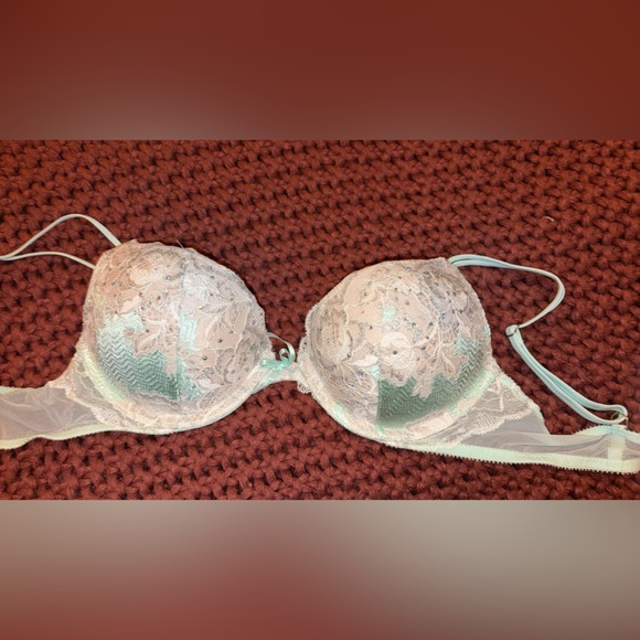 Victoria’s Secret Lace Bra - Picture 3 of 9